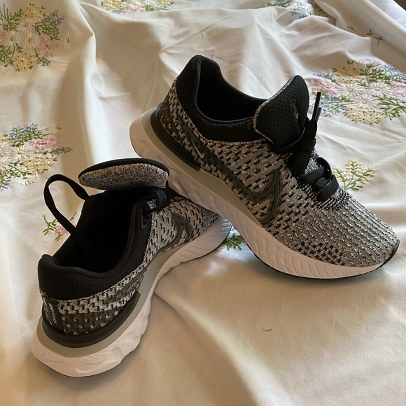 Nike Shoes - NWT Nike React Flyknit Running Shoe. Silver, smoky grey, white. Womens’ 7.5